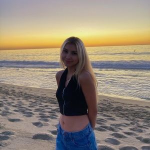 Meet your Posher, Valeria